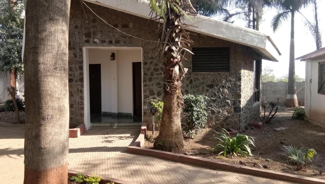 Caves County Resort Malegaon Exteriör bild