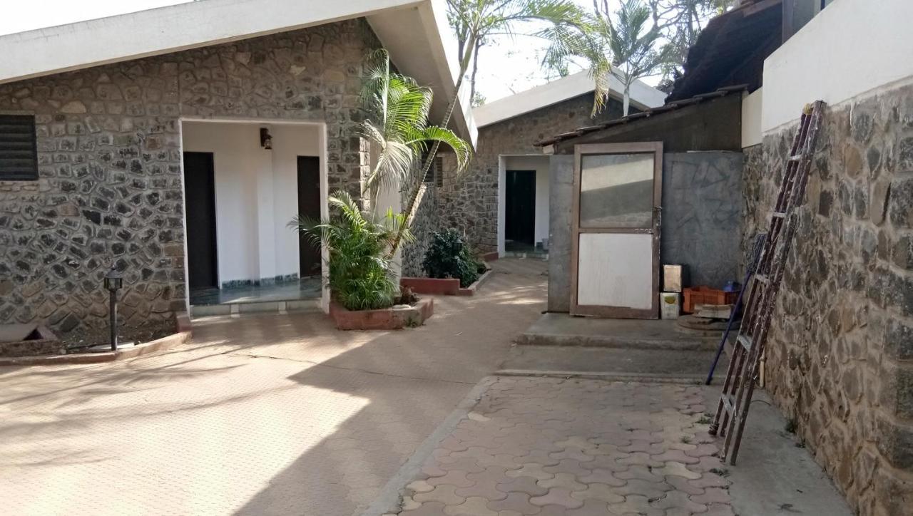 Caves County Resort Malegaon Exteriör bild