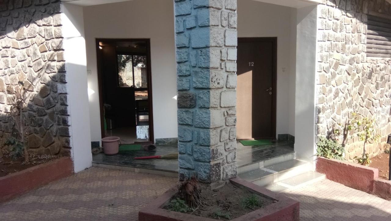 Caves County Resort Malegaon Exteriör bild