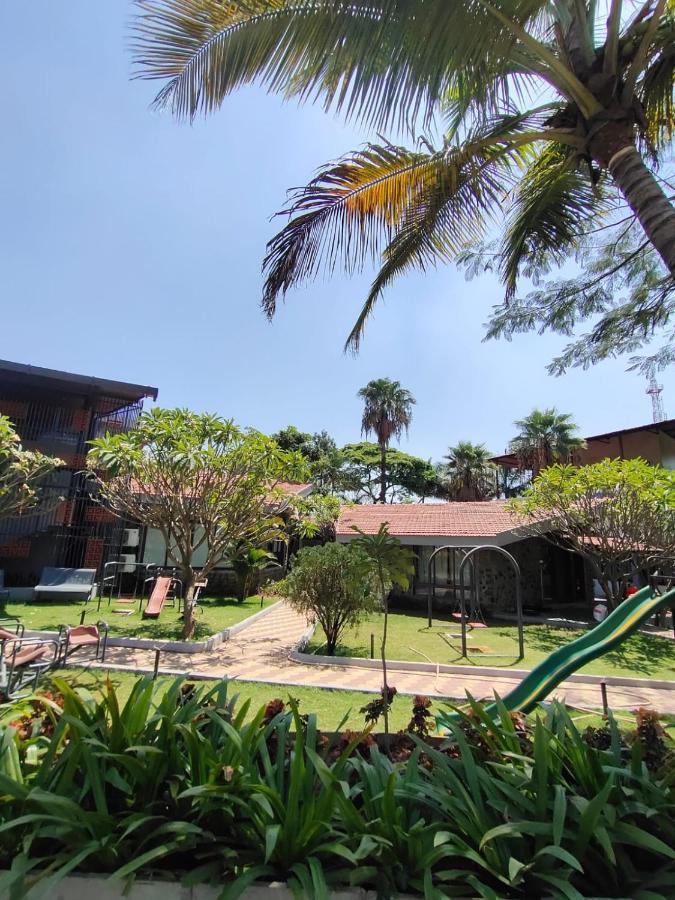 Caves County Resort Malegaon Exteriör bild