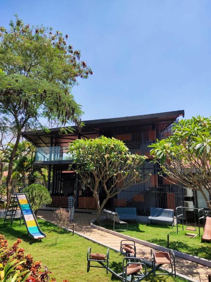 Caves County Resort Malegaon Exteriör bild