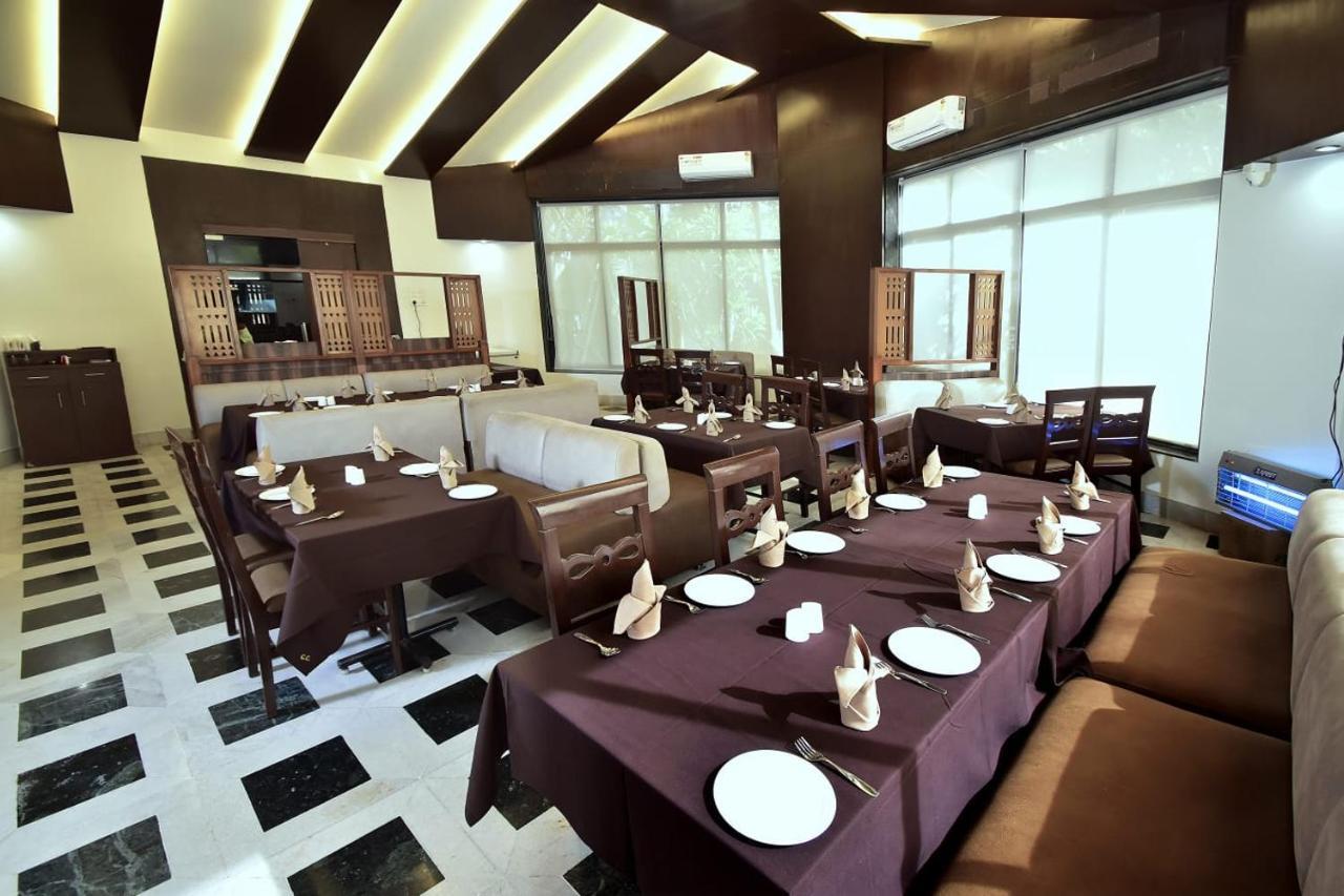 Caves County Resort Malegaon Exteriör bild