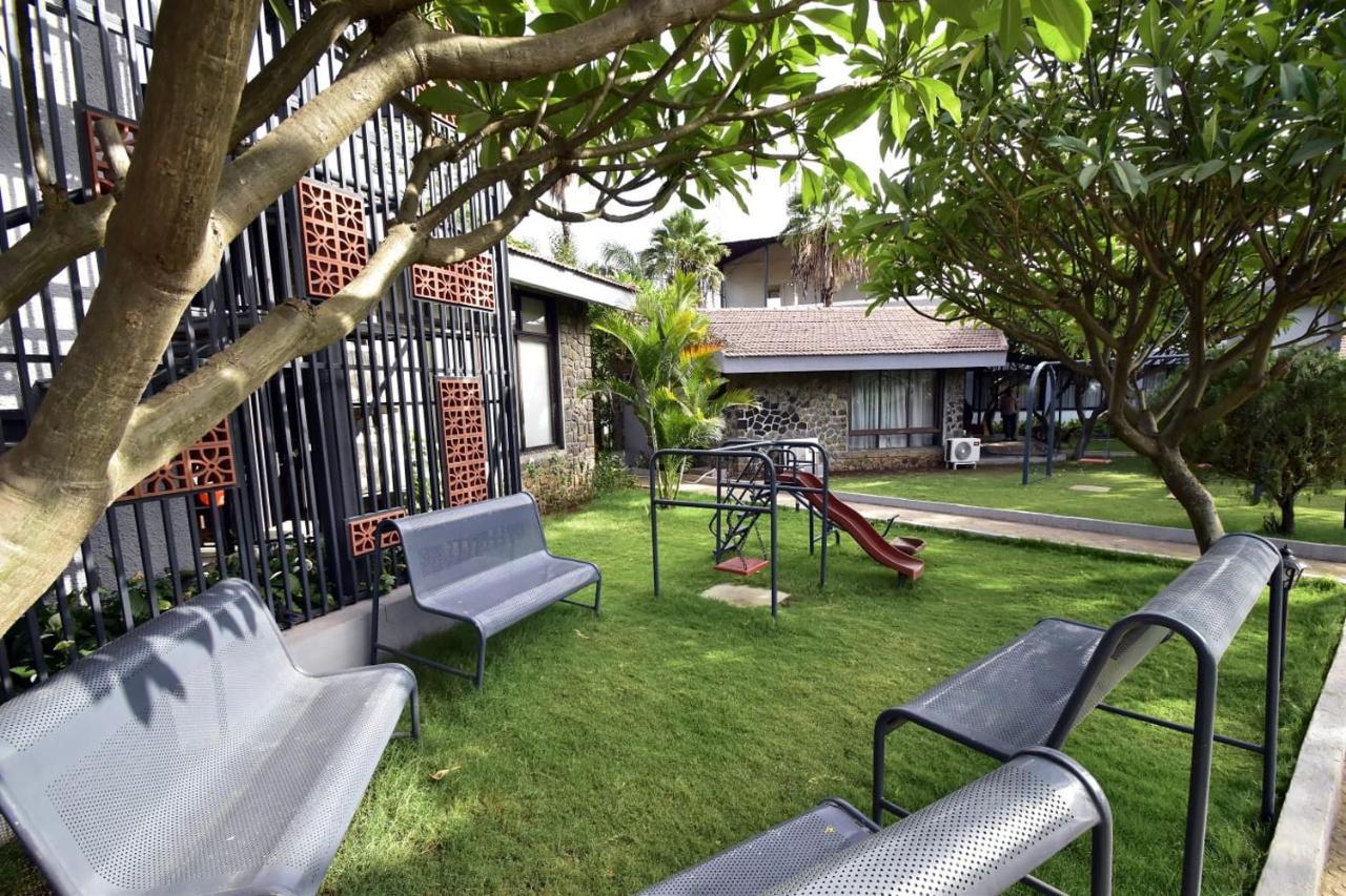 Caves County Resort Malegaon Exteriör bild