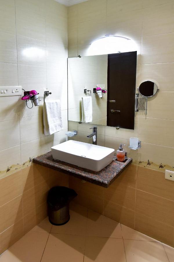 Caves County Resort Malegaon Exteriör bild