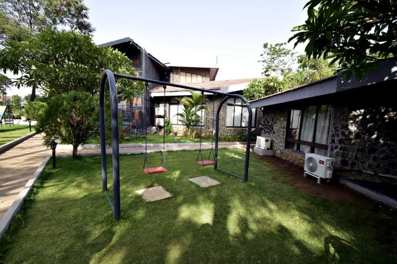 Caves County Resort Malegaon Exteriör bild