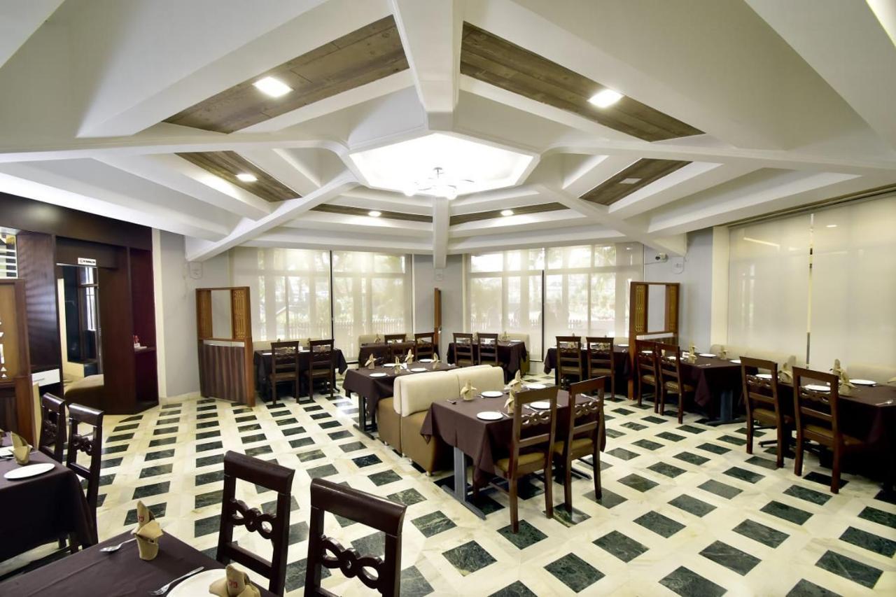 Caves County Resort Malegaon Exteriör bild