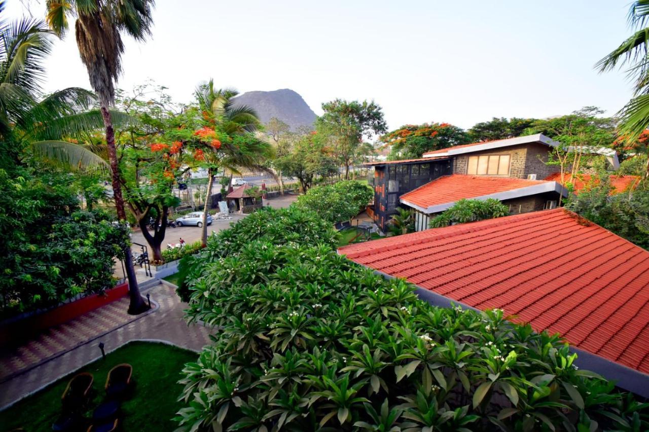 Caves County Resort Malegaon Exteriör bild