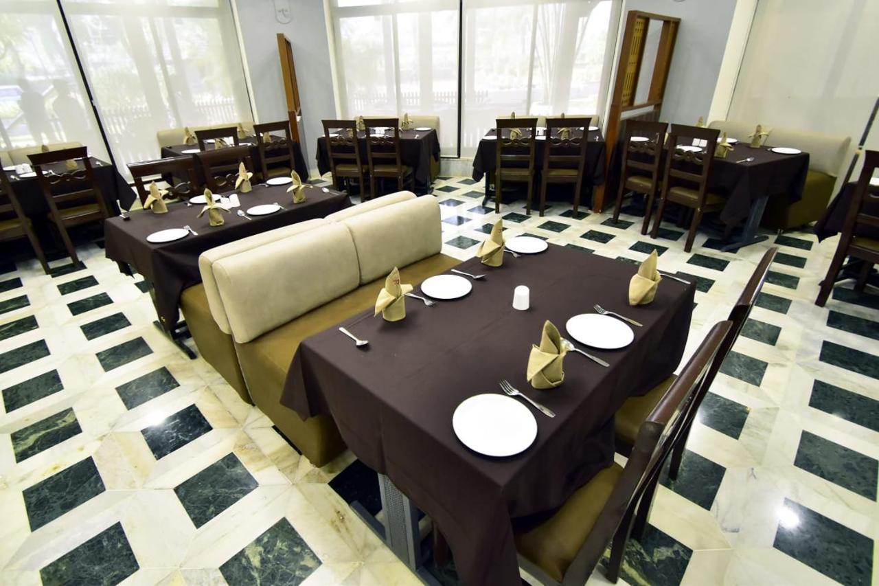 Caves County Resort Malegaon Exteriör bild