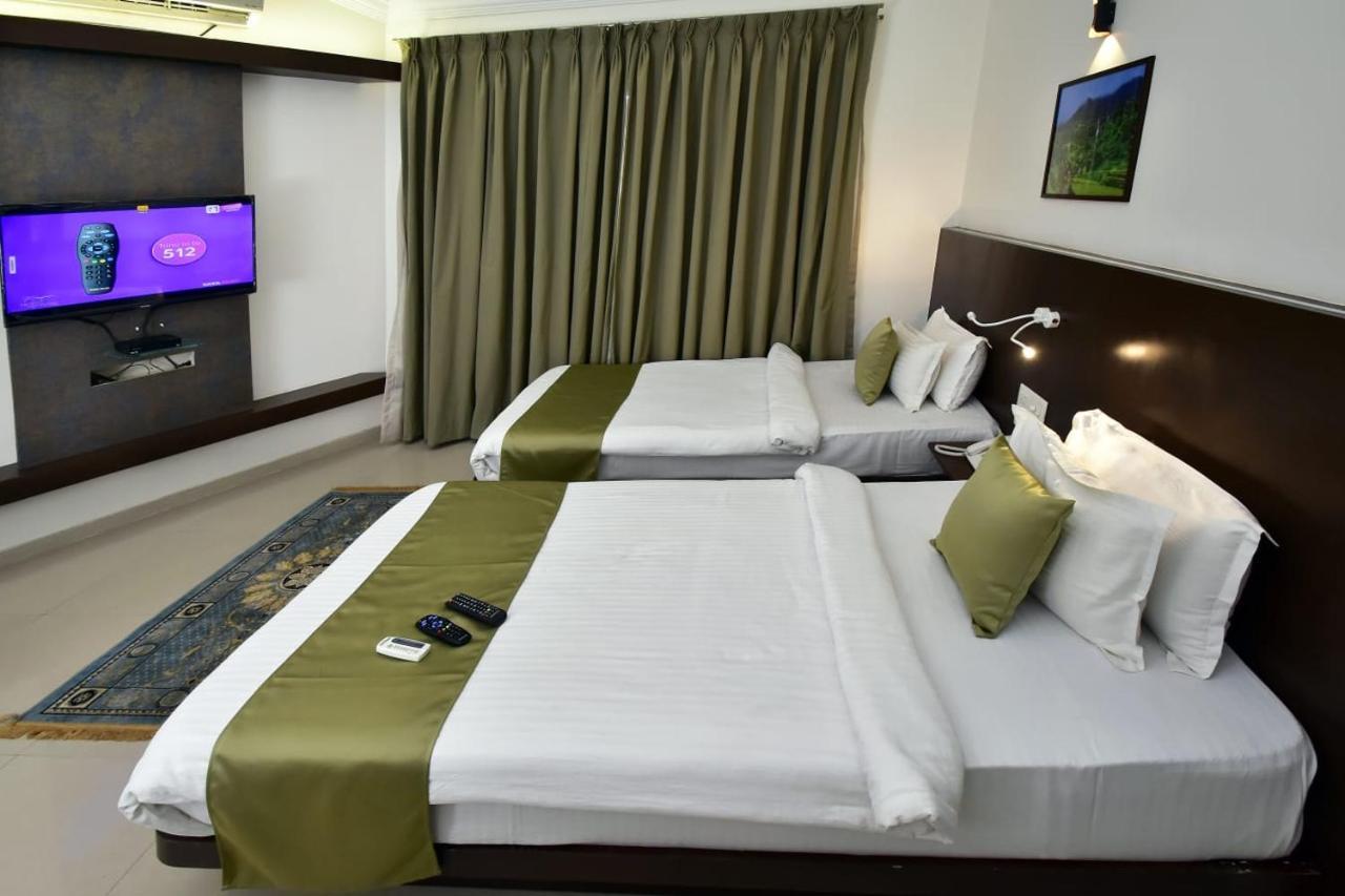 Caves County Resort Malegaon Exteriör bild