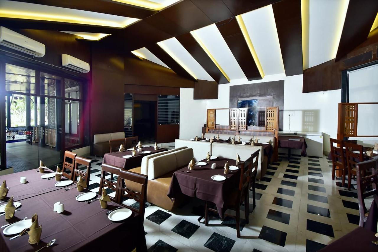 Caves County Resort Malegaon Exteriör bild